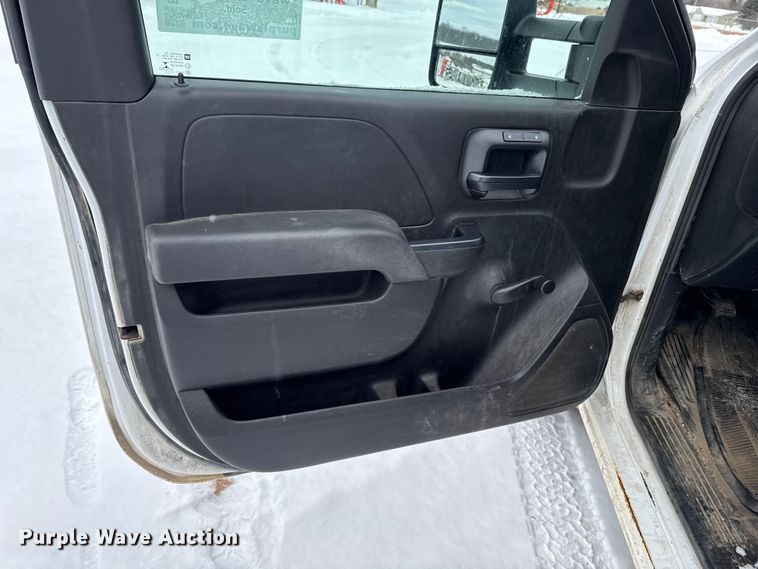 image for item EA2136 2017 Chevrolet Silverado pickup truck