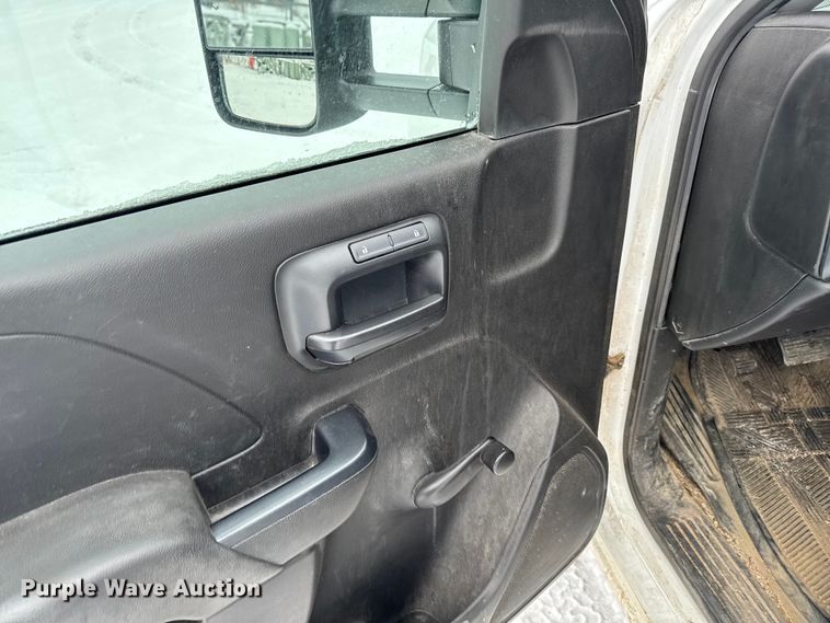 image for item EA2136 2017 Chevrolet Silverado pickup truck