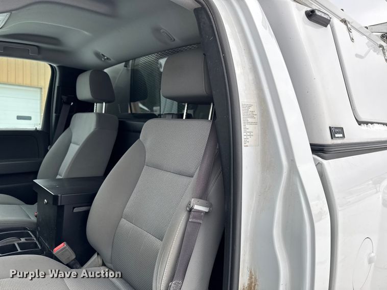 image for item EA2136 2017 Chevrolet Silverado pickup truck