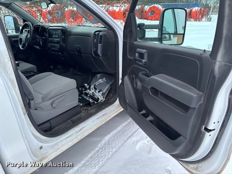 image for item EA2136 2017 Chevrolet Silverado pickup truck