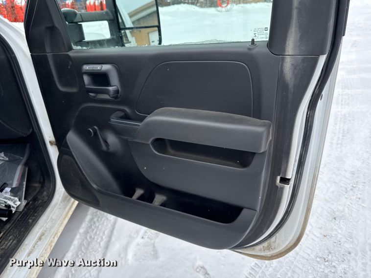 image for item EA2136 2017 Chevrolet Silverado pickup truck