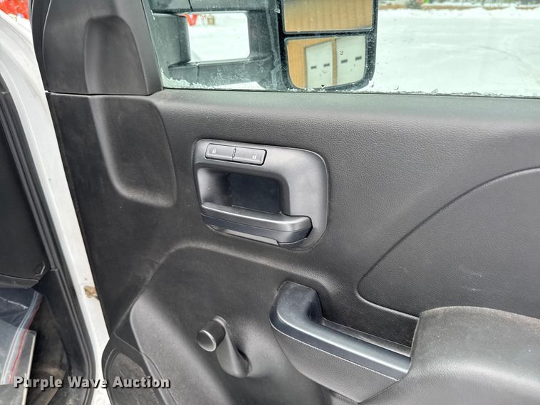 image for item EA2136 2017 Chevrolet Silverado pickup truck