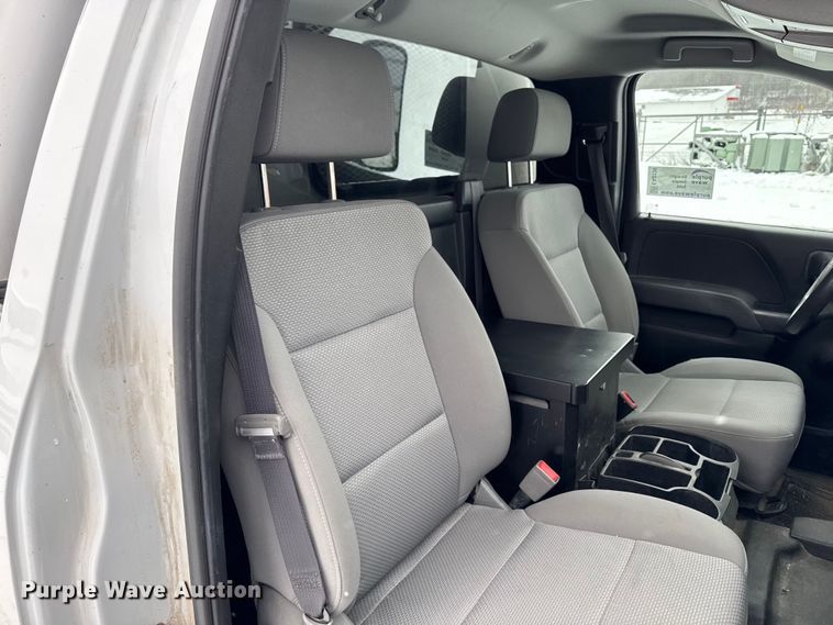 image for item EA2136 2017 Chevrolet Silverado pickup truck