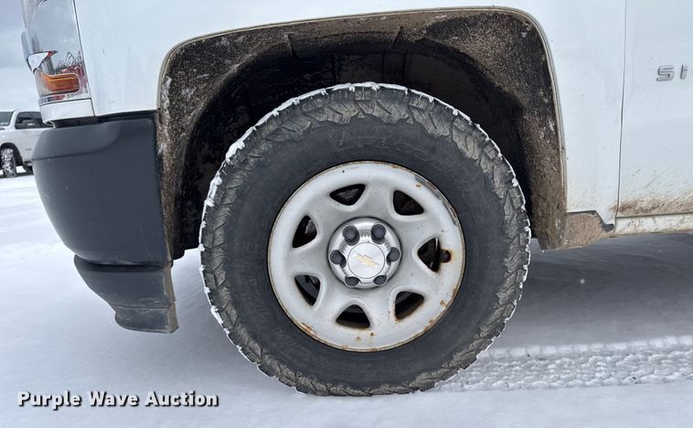 image for item EA2136 2017 Chevrolet Silverado pickup truck