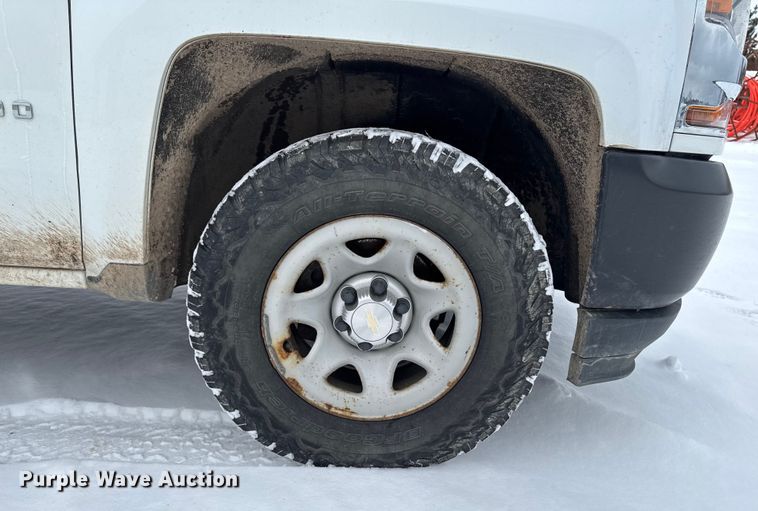 image for item EA2136 2017 Chevrolet Silverado pickup truck