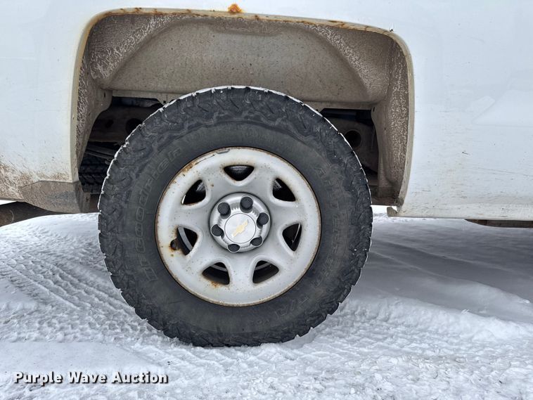 image for item EA2136 2017 Chevrolet Silverado pickup truck