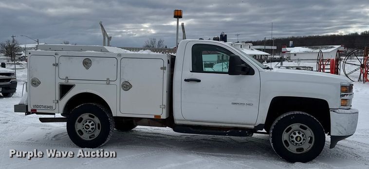 image for item EA2137 2016 Chevrolet Silverado 2500HD utility bed pickup truck