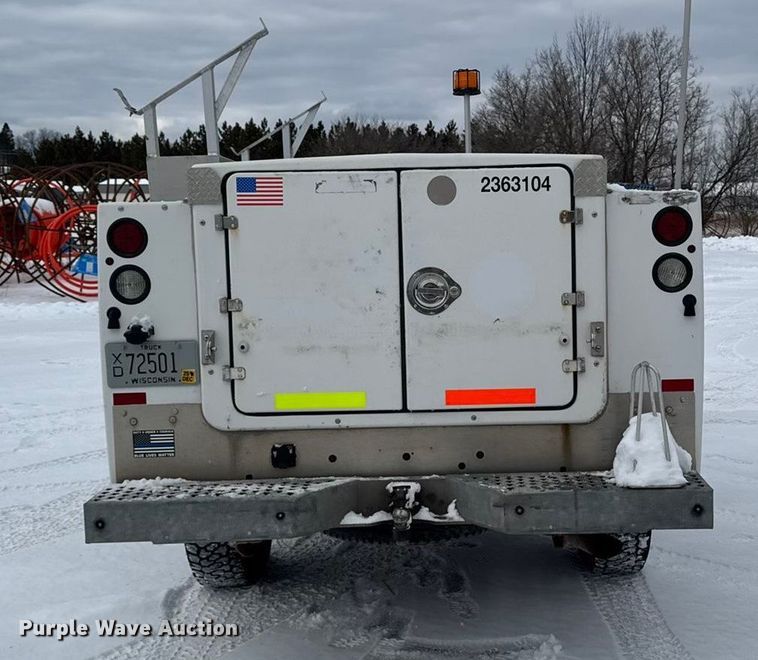 image for item EA2137 2016 Chevrolet Silverado 2500HD utility bed pickup truck