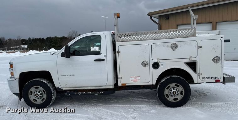 image for item EA2137 2016 Chevrolet Silverado 2500HD utility bed pickup truck