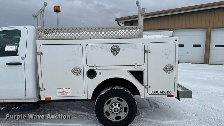 image for item EA2137 2016 Chevrolet Silverado 2500HD utility bed pickup truck