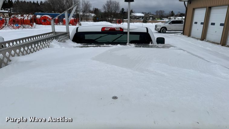 image for item EA2137 2016 Chevrolet Silverado 2500HD utility bed pickup truck