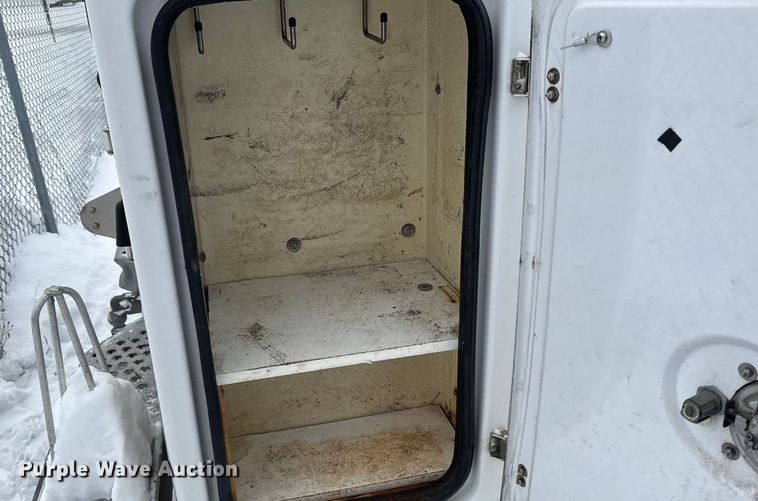 image for item EA2137 2016 Chevrolet Silverado 2500HD utility bed pickup truck