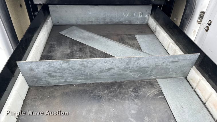 image for item EA2137 2016 Chevrolet Silverado 2500HD utility bed pickup truck