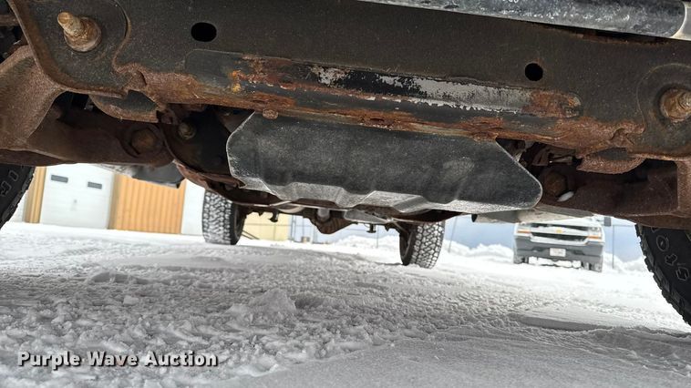 image for item EA2137 2016 Chevrolet Silverado 2500HD utility bed pickup truck