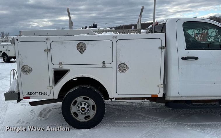 image for item EA2137 2016 Chevrolet Silverado 2500HD utility bed pickup truck