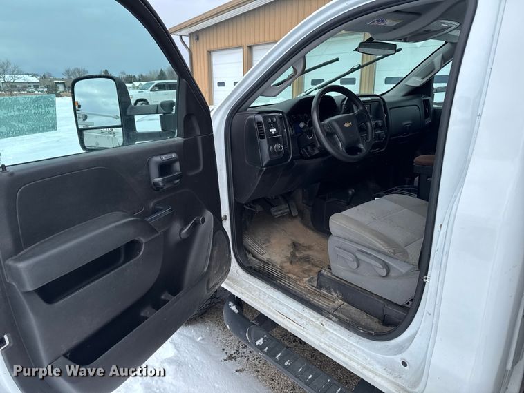 image for item EA2137 2016 Chevrolet Silverado 2500HD utility bed pickup truck