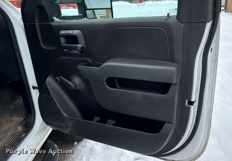 image for item EA2137 2016 Chevrolet Silverado 2500HD utility bed pickup truck