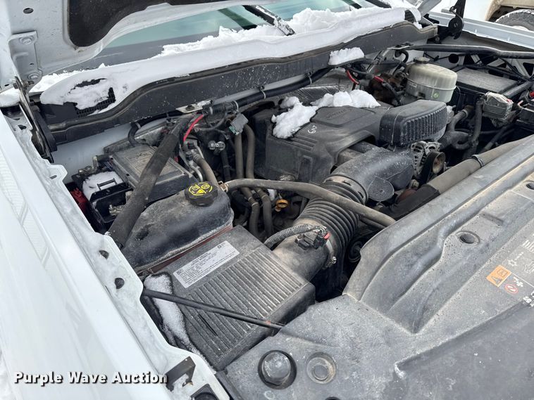 image for item EA2137 2016 Chevrolet Silverado 2500HD utility bed pickup truck