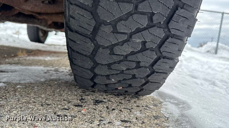 image for item EA2137 2016 Chevrolet Silverado 2500HD utility bed pickup truck