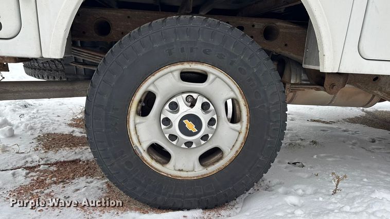 image for item EA2137 2016 Chevrolet Silverado 2500HD utility bed pickup truck