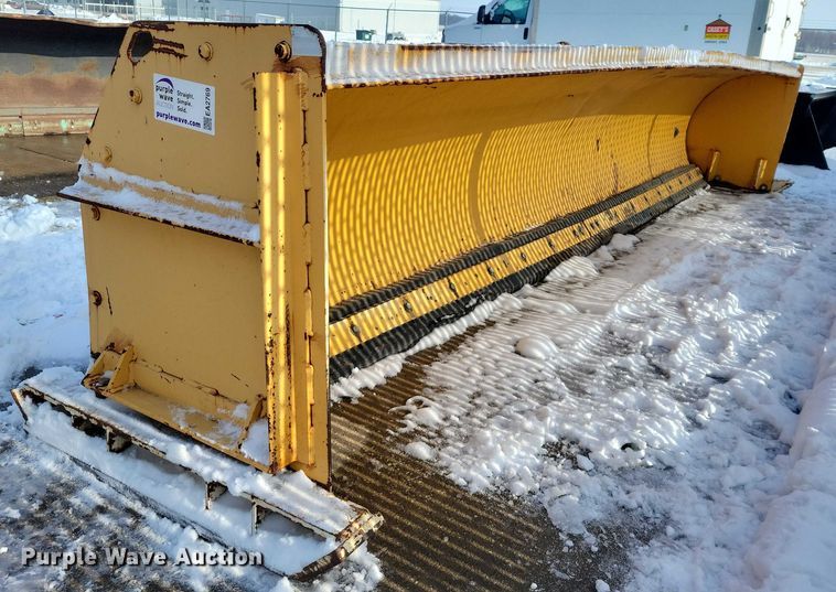 image for item EA2769 Henke snow pusher