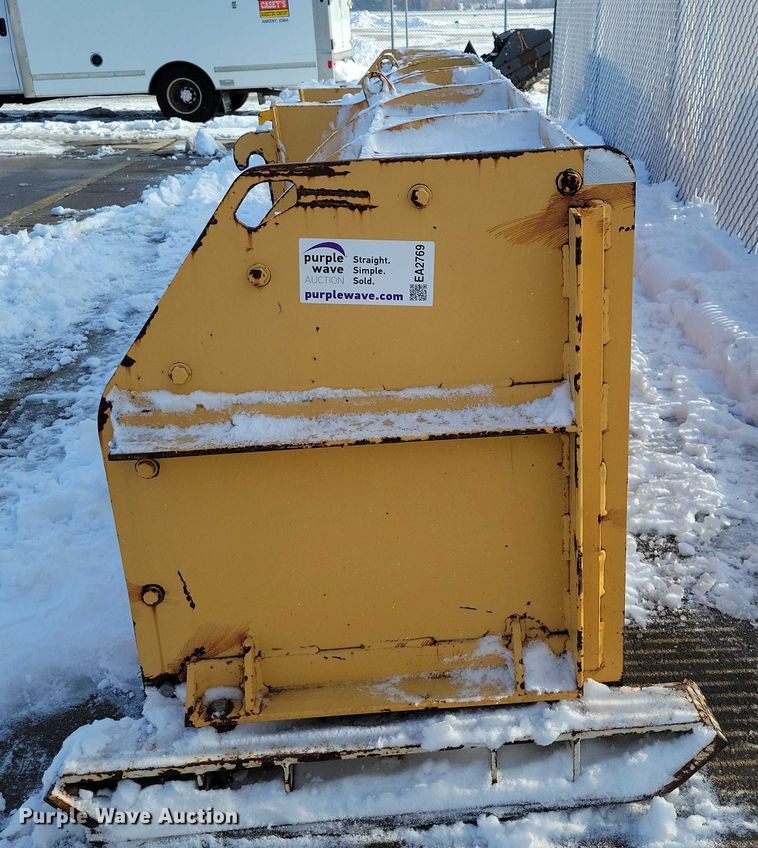 image for item EA2769 Henke snow pusher