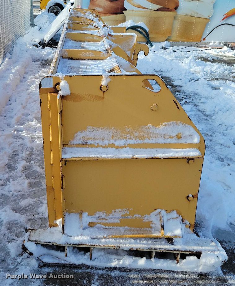 image for item EA2769 Henke snow pusher