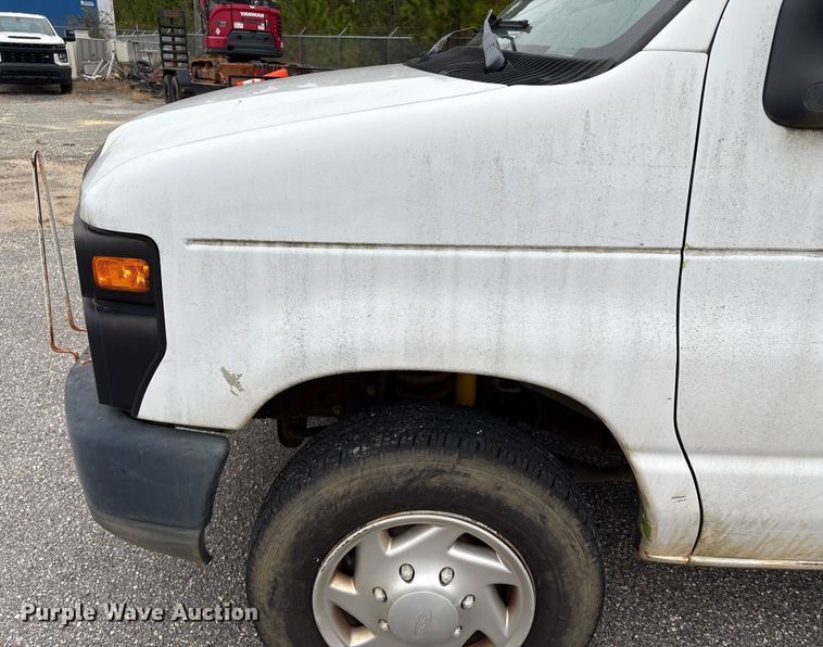 image for item EA7126 2009 Ford E150 van