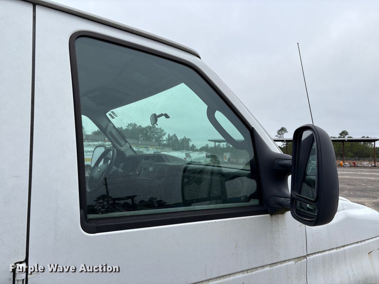 image for item EA7126 2009 Ford E150 van