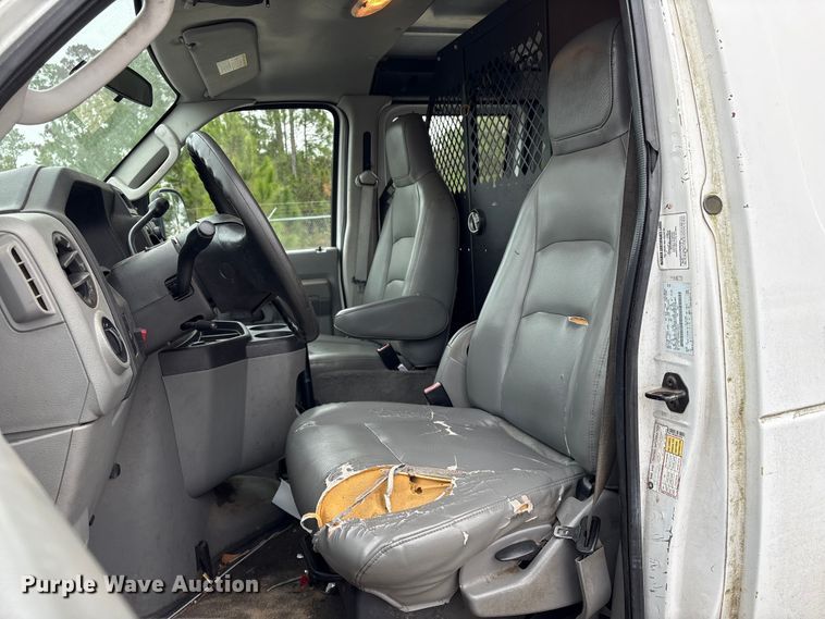 image for item EA7126 2009 Ford E150 van