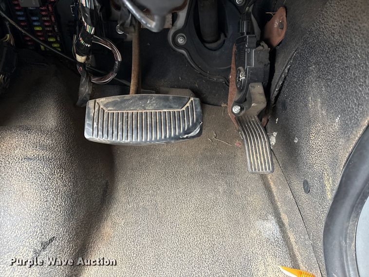 image for item EA7126 2009 Ford E150 van