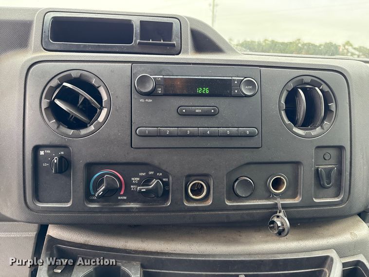 image for item EA7126 2009 Ford E150 van