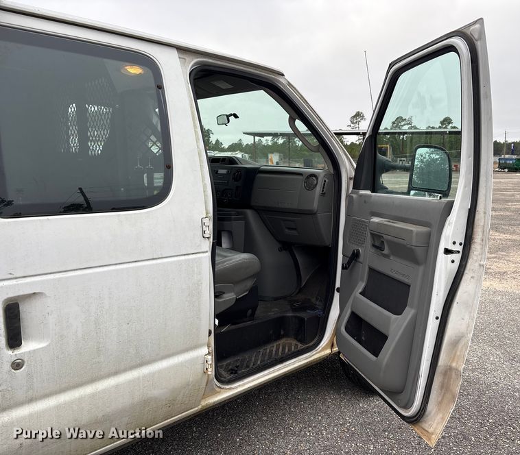 image for item EA7126 2009 Ford E150 van