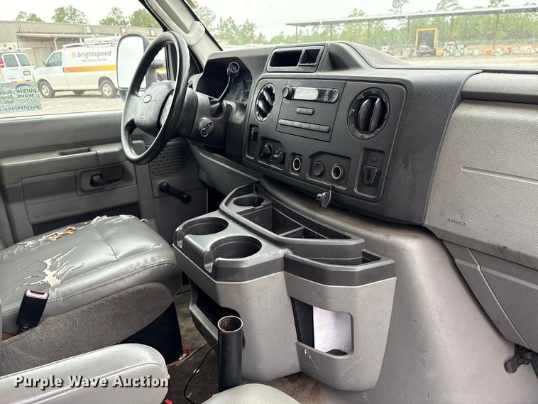 image for item EA7126 2009 Ford E150 van