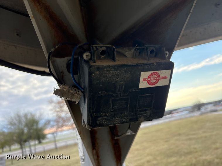 image for item EA7801 2001 Sundowner Trailer livestock trailer