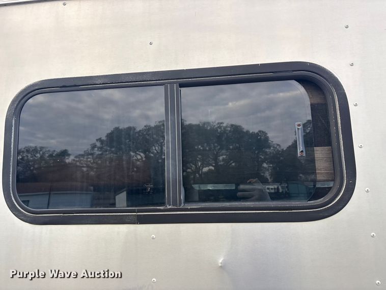 image for item EA7801 2001 Sundowner Trailer livestock trailer