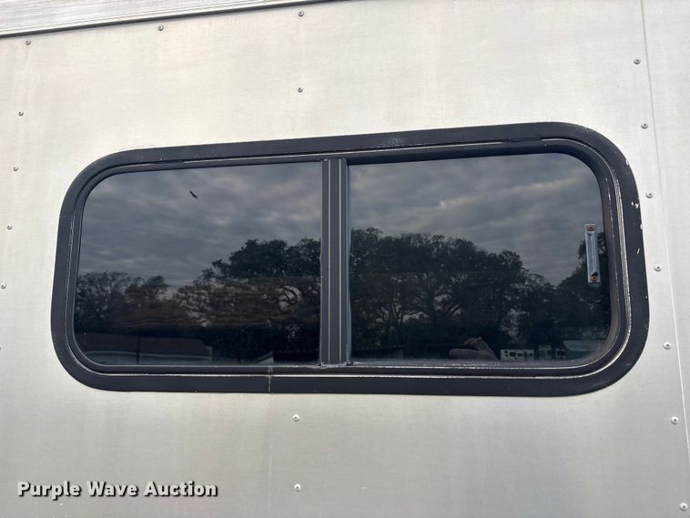 image for item EA7801 2001 Sundowner Trailer livestock trailer