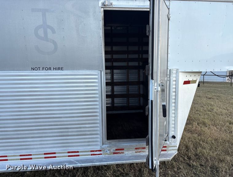 image for item EA7801 2001 Sundowner Trailer livestock trailer