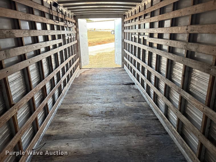 image for item EA7801 2001 Sundowner Trailer livestock trailer