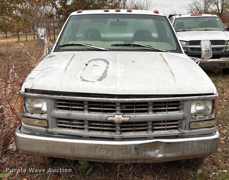 image for item EA7807 1999 Chevrolet C3500 flatbed pickup truck