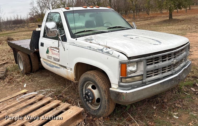 image for item EA7807 1999 Chevrolet C3500 flatbed pickup truck