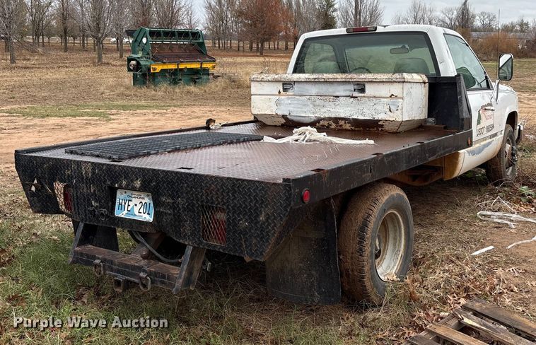 image for item EA7807 1999 Chevrolet C3500 flatbed pickup truck