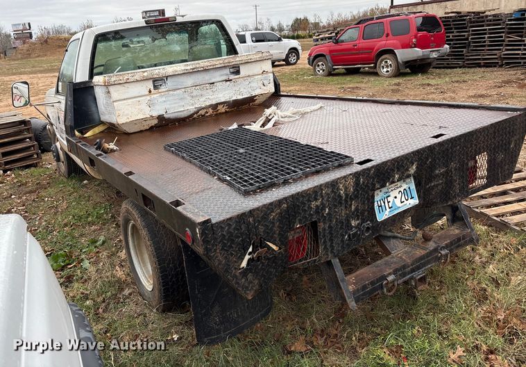image for item EA7807 1999 Chevrolet C3500 flatbed pickup truck