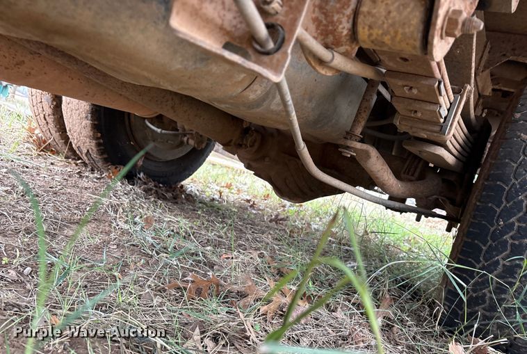 image for item EA7807 1999 Chevrolet C3500 flatbed pickup truck