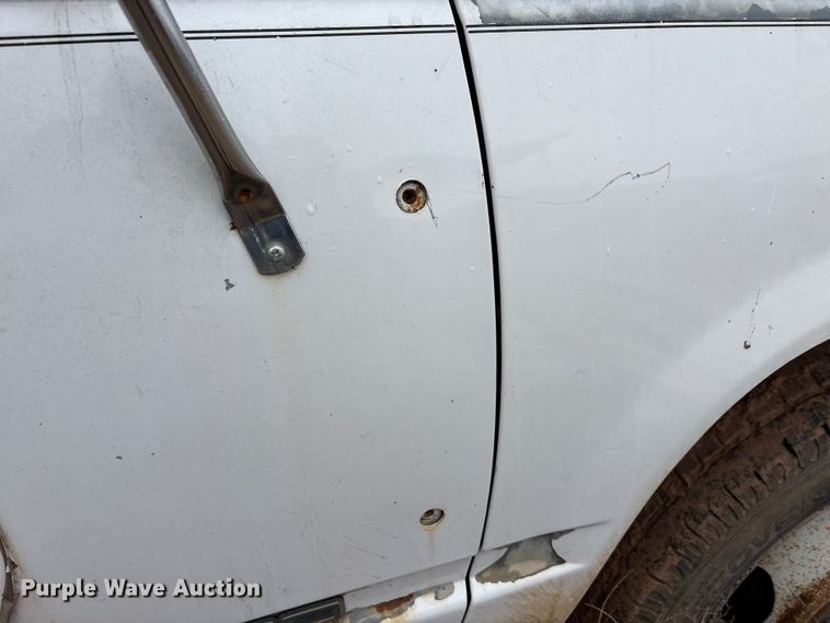 image for item EA7807 1999 Chevrolet C3500 flatbed pickup truck