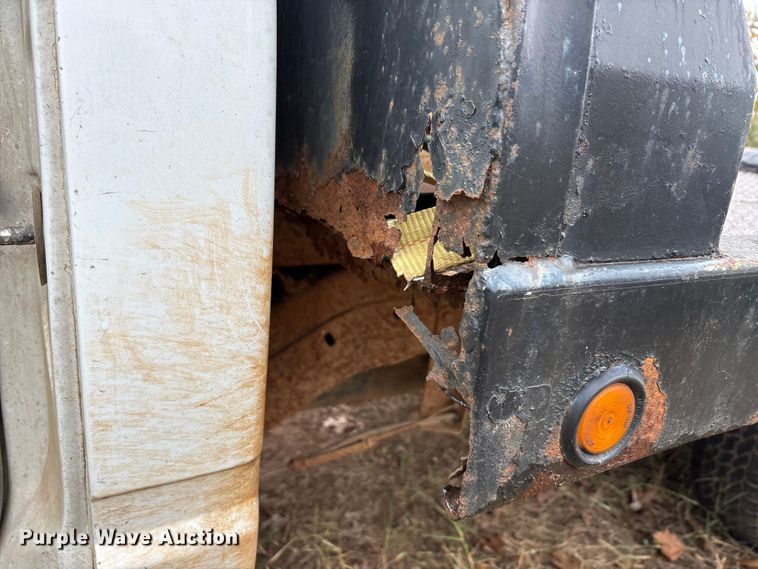 image for item EA7807 1999 Chevrolet C3500 flatbed pickup truck