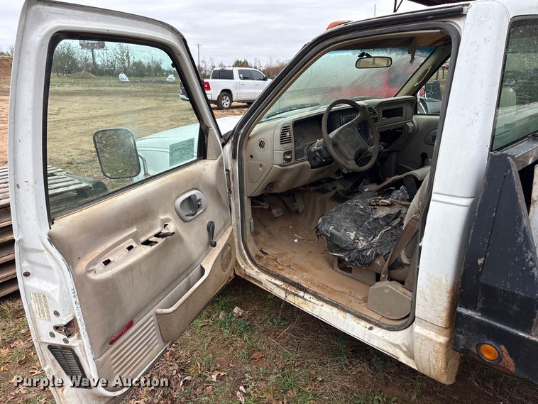 image for item EA7807 1999 Chevrolet C3500 flatbed pickup truck