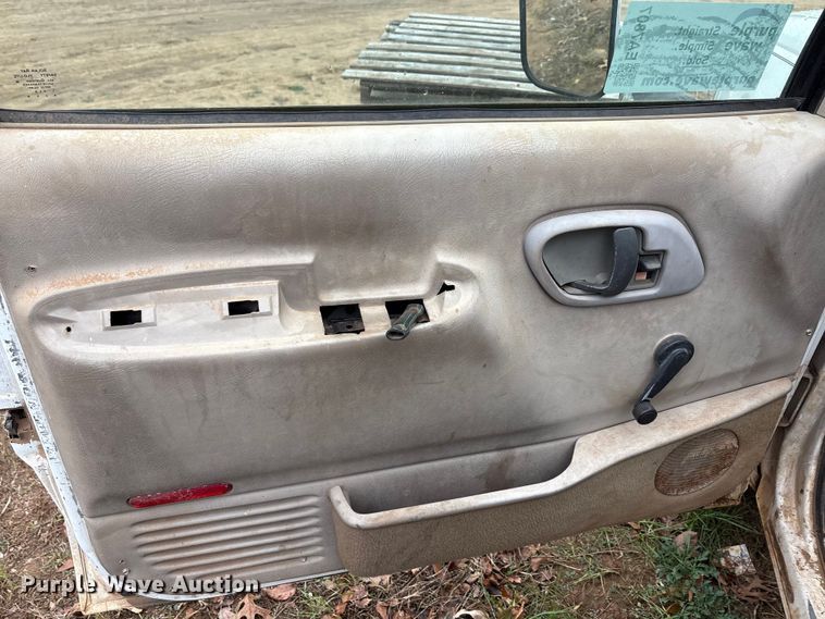 image for item EA7807 1999 Chevrolet C3500 flatbed pickup truck