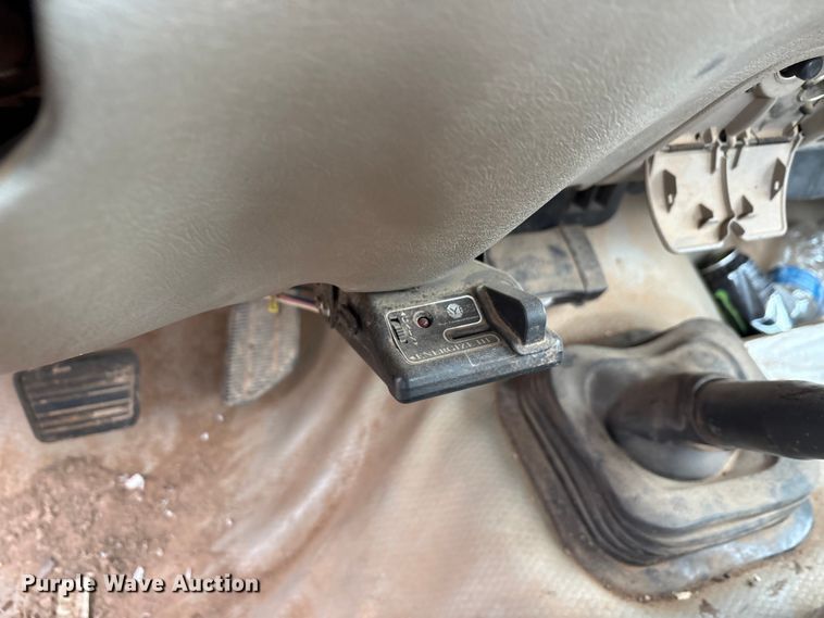 image for item EA7807 1999 Chevrolet C3500 flatbed pickup truck