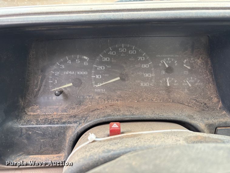 image for item EA7807 1999 Chevrolet C3500 flatbed pickup truck